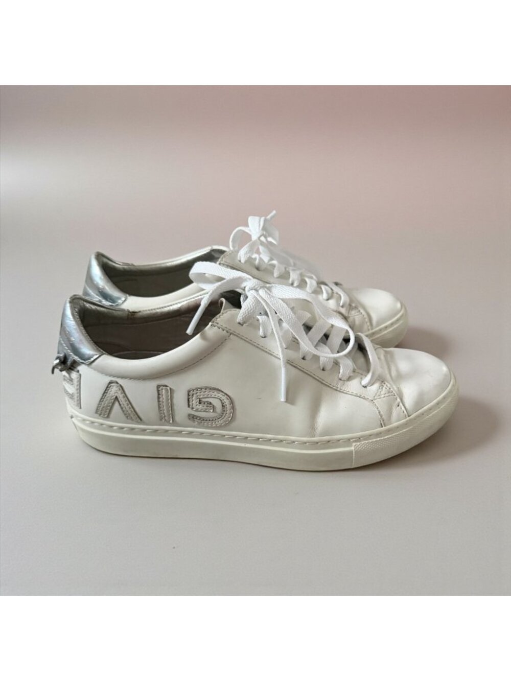 GIVENCHY Urban Street White Silver Leather Reverse Low Top Sneakers Sz 38 / US 8